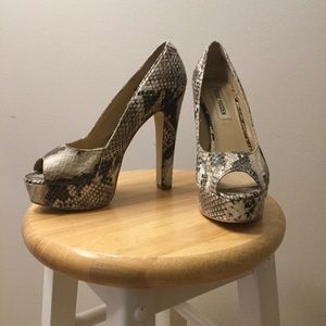 Steve Madden snake peep-toe heels - size 6.5